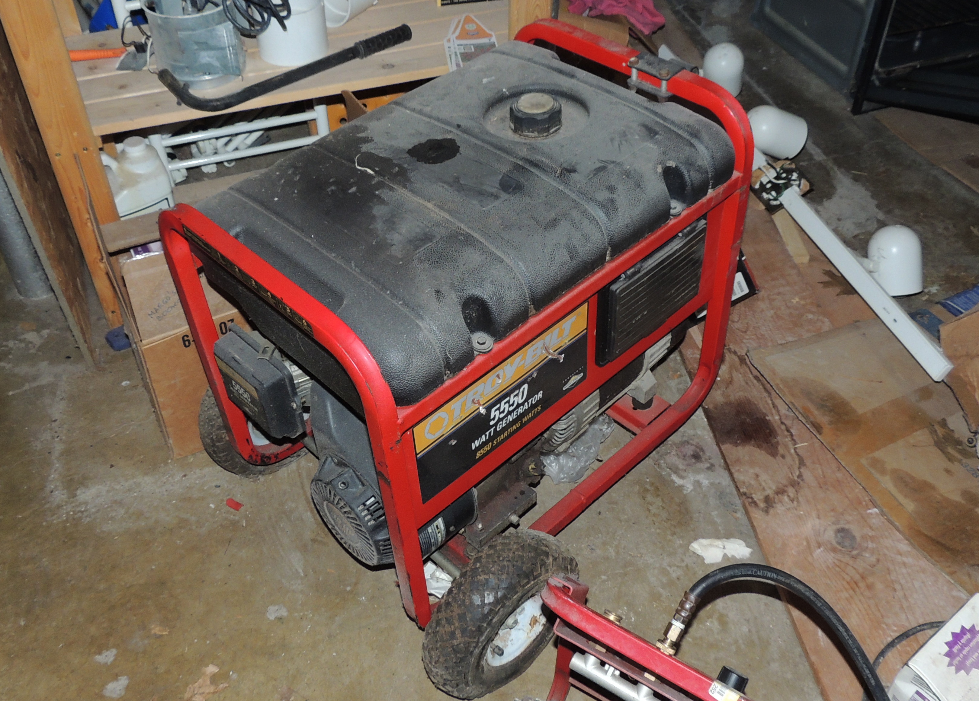 Troy Bilt 01919 Portable Generator Ebth Oil level should be at point of para llenado de aceite bajo: everything but the house