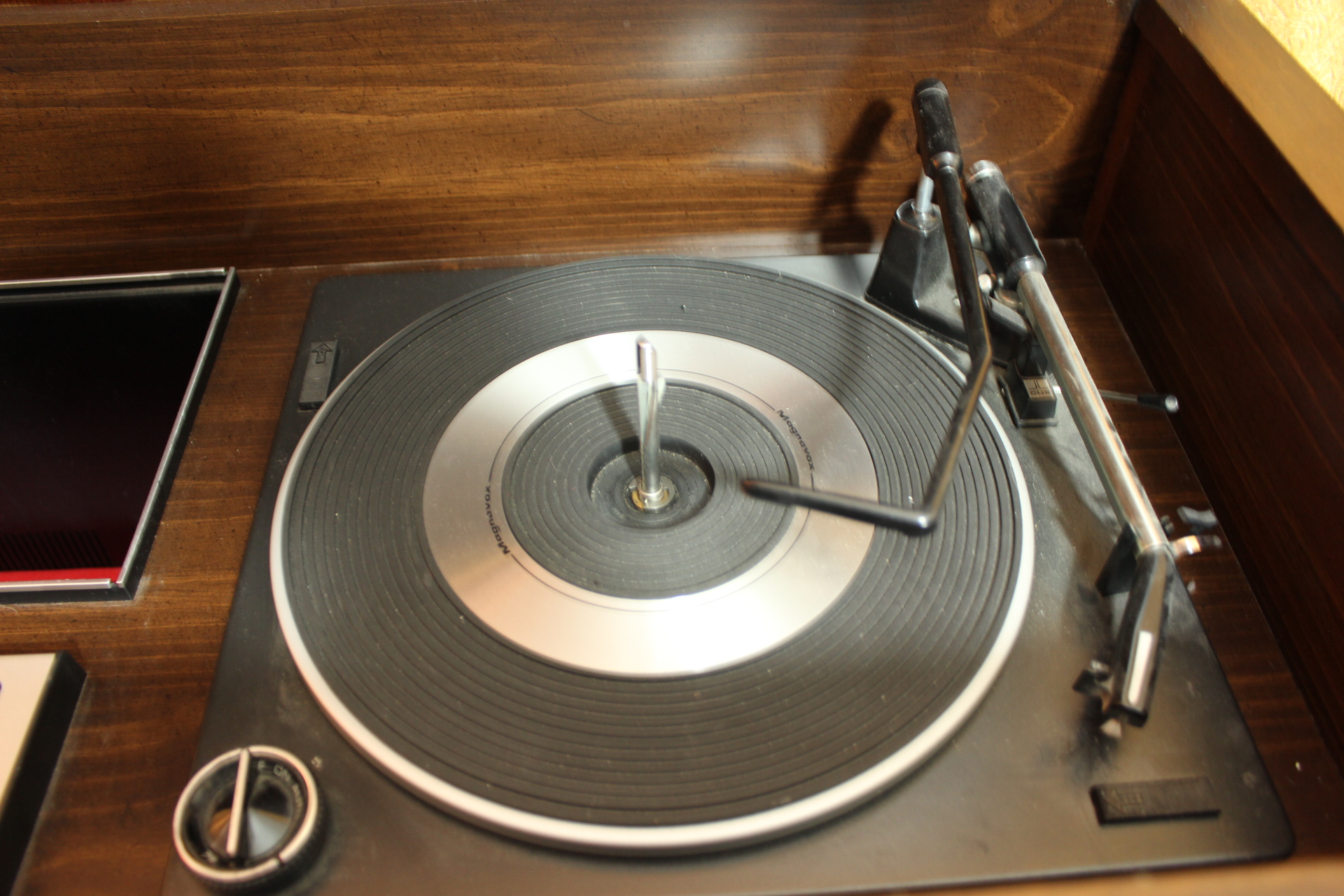 Vintage Magnavox Stereo Turntable Console EBTH