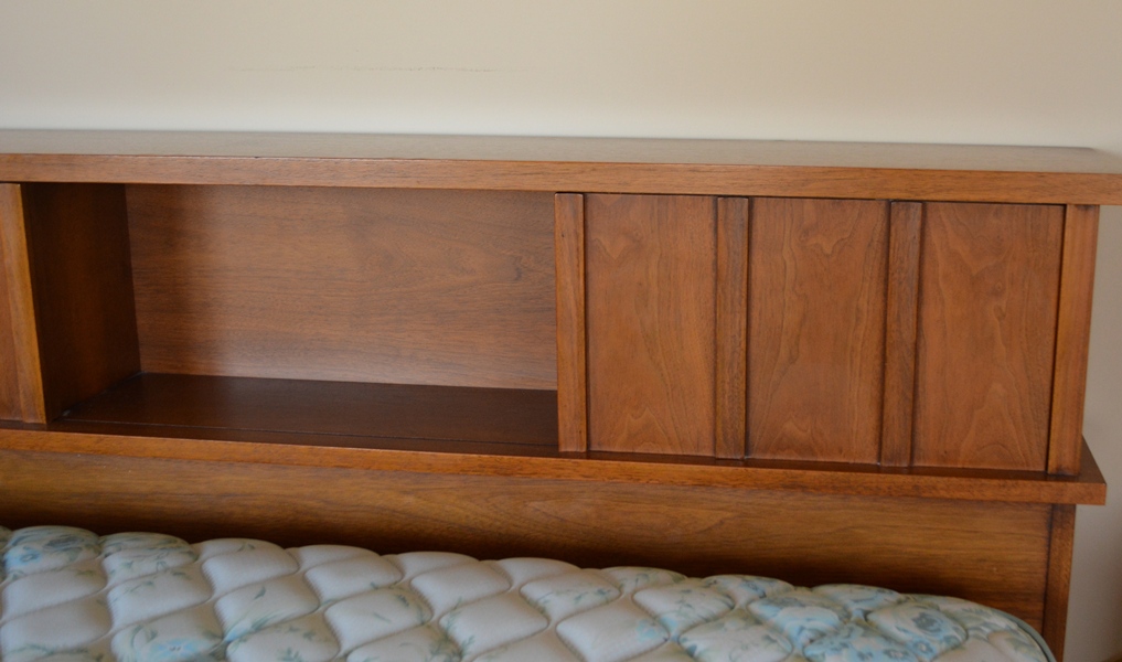 MidCentury Modern Queen Wood Veneer Headboard and Footboard EBTH