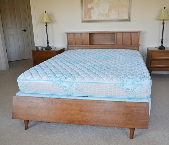 MidCentury Modern Queen Wood Veneer Headboard and Footboard EBTH
