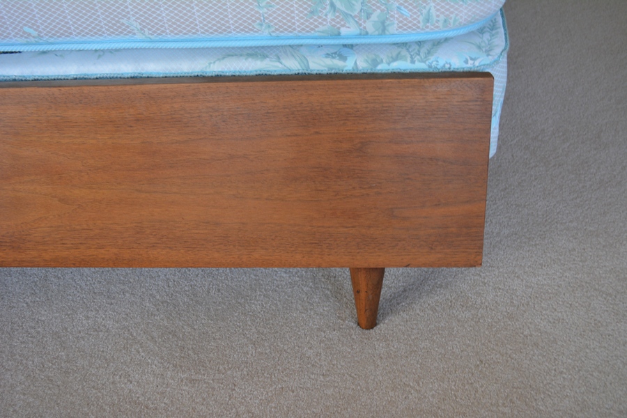 MidCentury Modern Queen Wood Veneer Headboard and Footboard EBTH