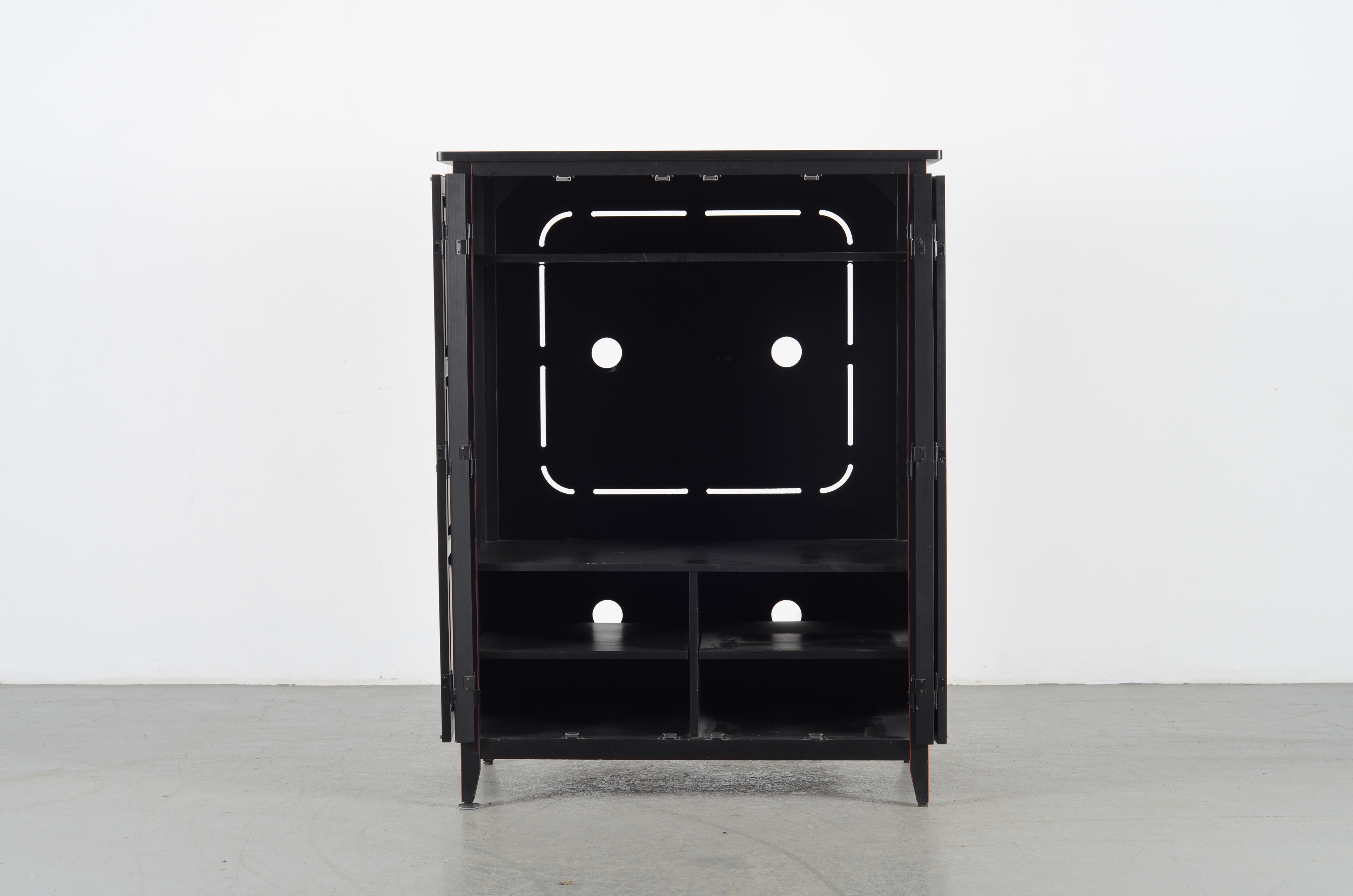 Black Entertainment Center | EBTH