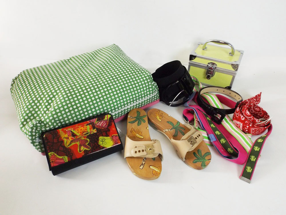 Preppy Accessories With Belts Padded Desk Dr Scholl S Wallet