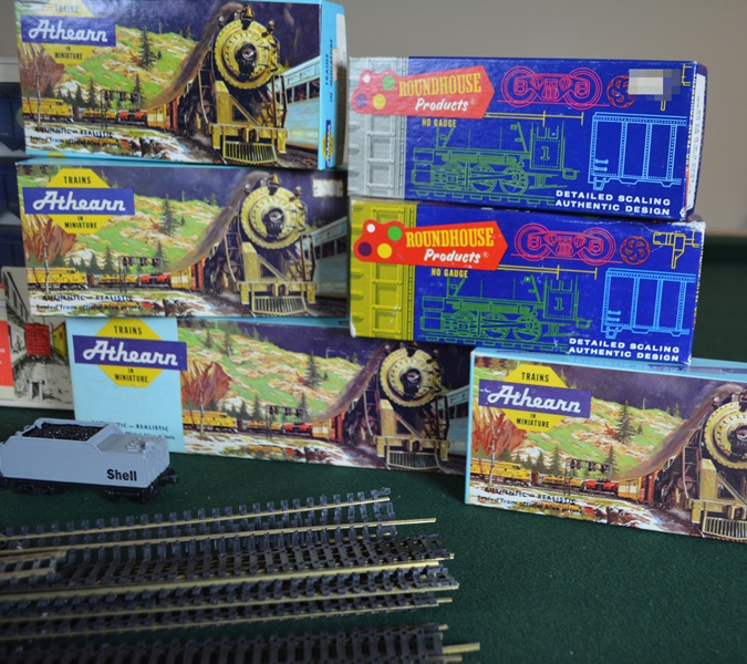 Vintage HO Trains and Accessories EBTH