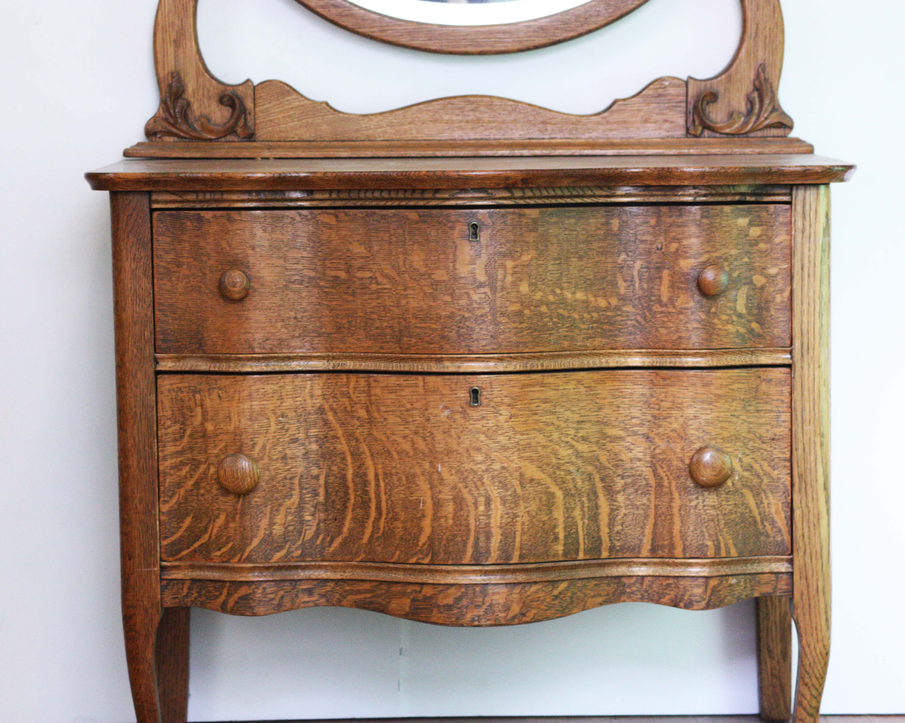 Antique Quarter Sawn Oak Dresser with Oval Mirror EBTH