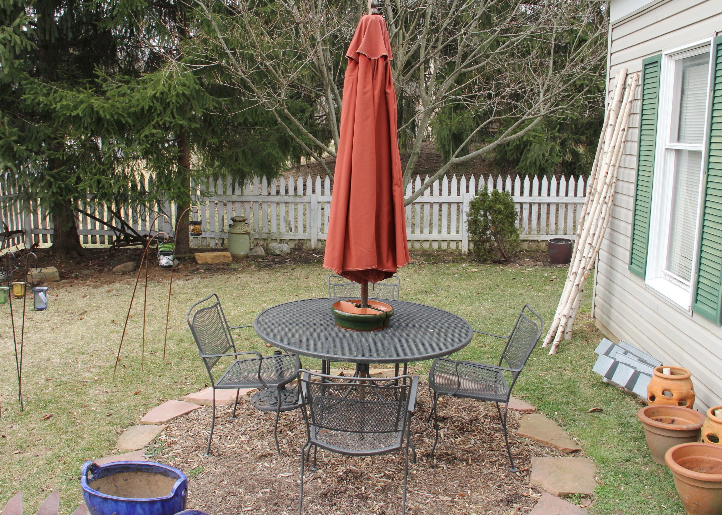 Eddie Bauer Table and Chairs EBTH