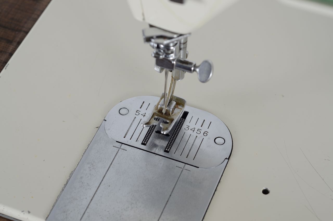 Singer Scholastic 717 Sewing Machine EBTH