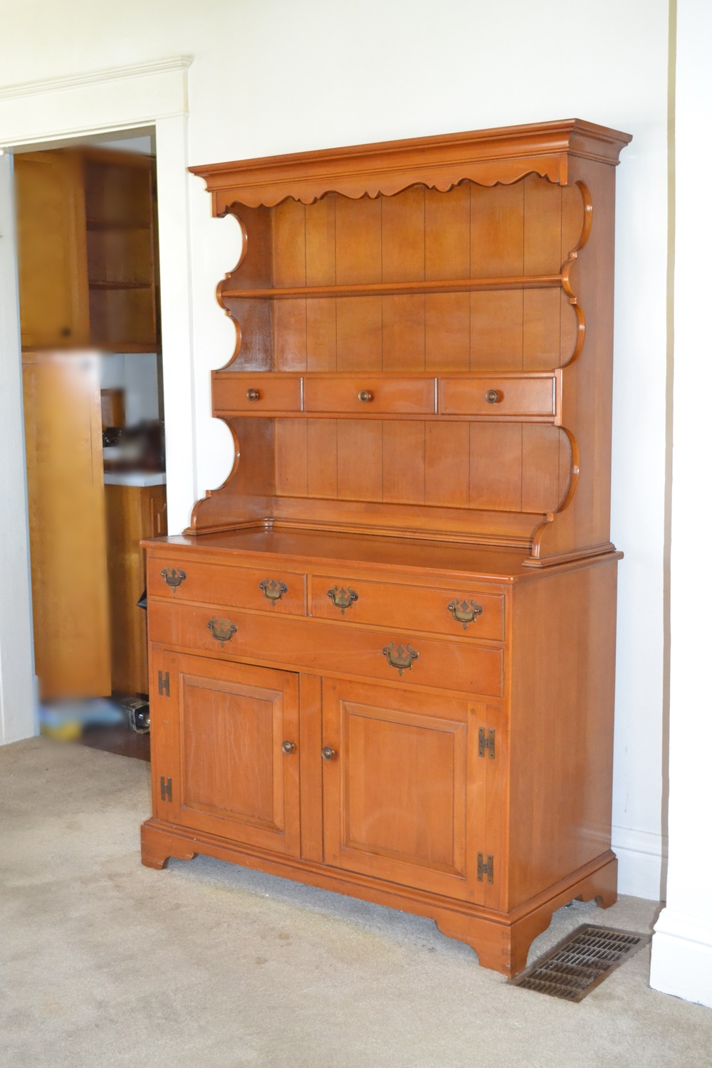 1950s "Lancaster County" Maple China Hutch by Willett Furniture EBTH