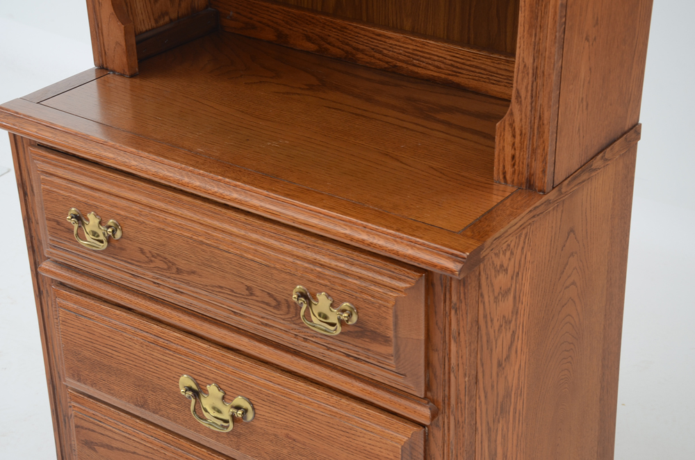 Young Hinkle Oak Bachelor Chest and Hutch EBTH