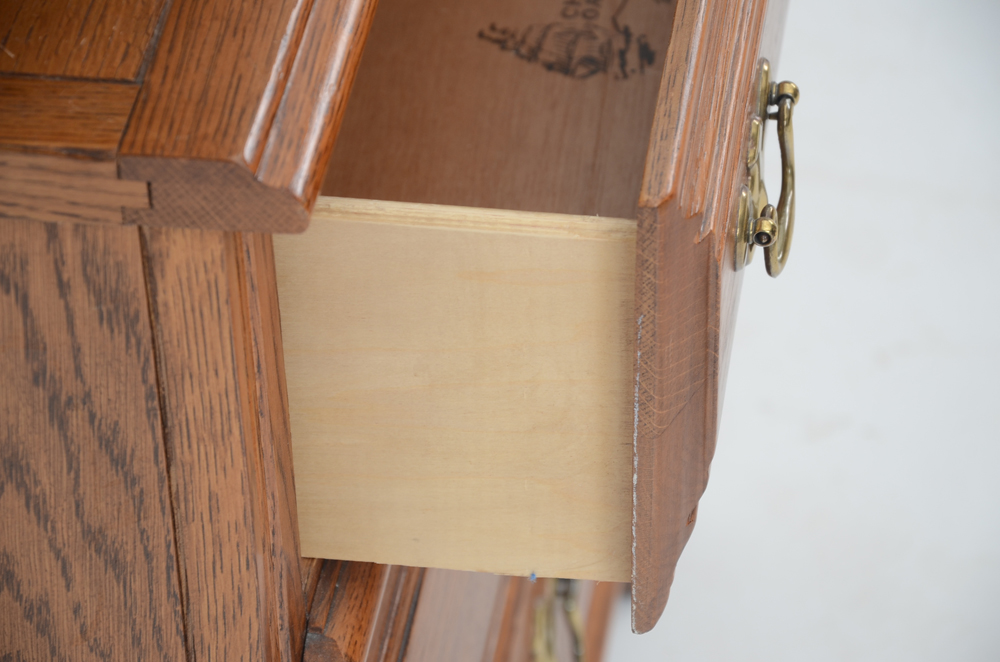 Young Hinkle Oak Bachelor Chest and Hutch EBTH