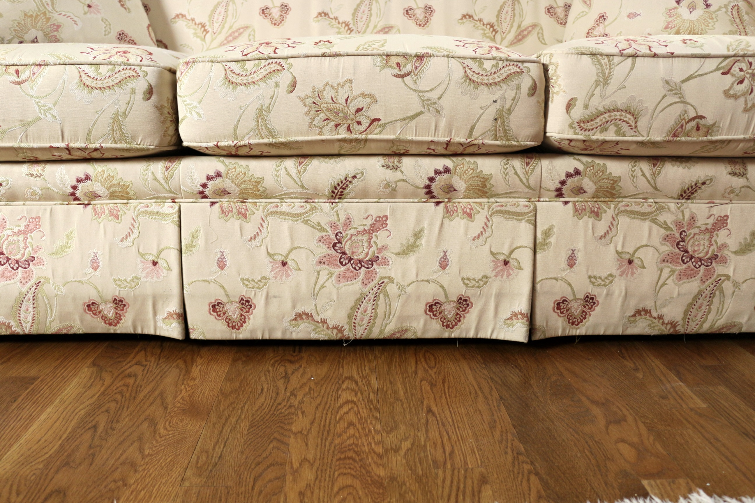 Elegant Ivory and Floral Sofa by Sherrill Furniture EBTH