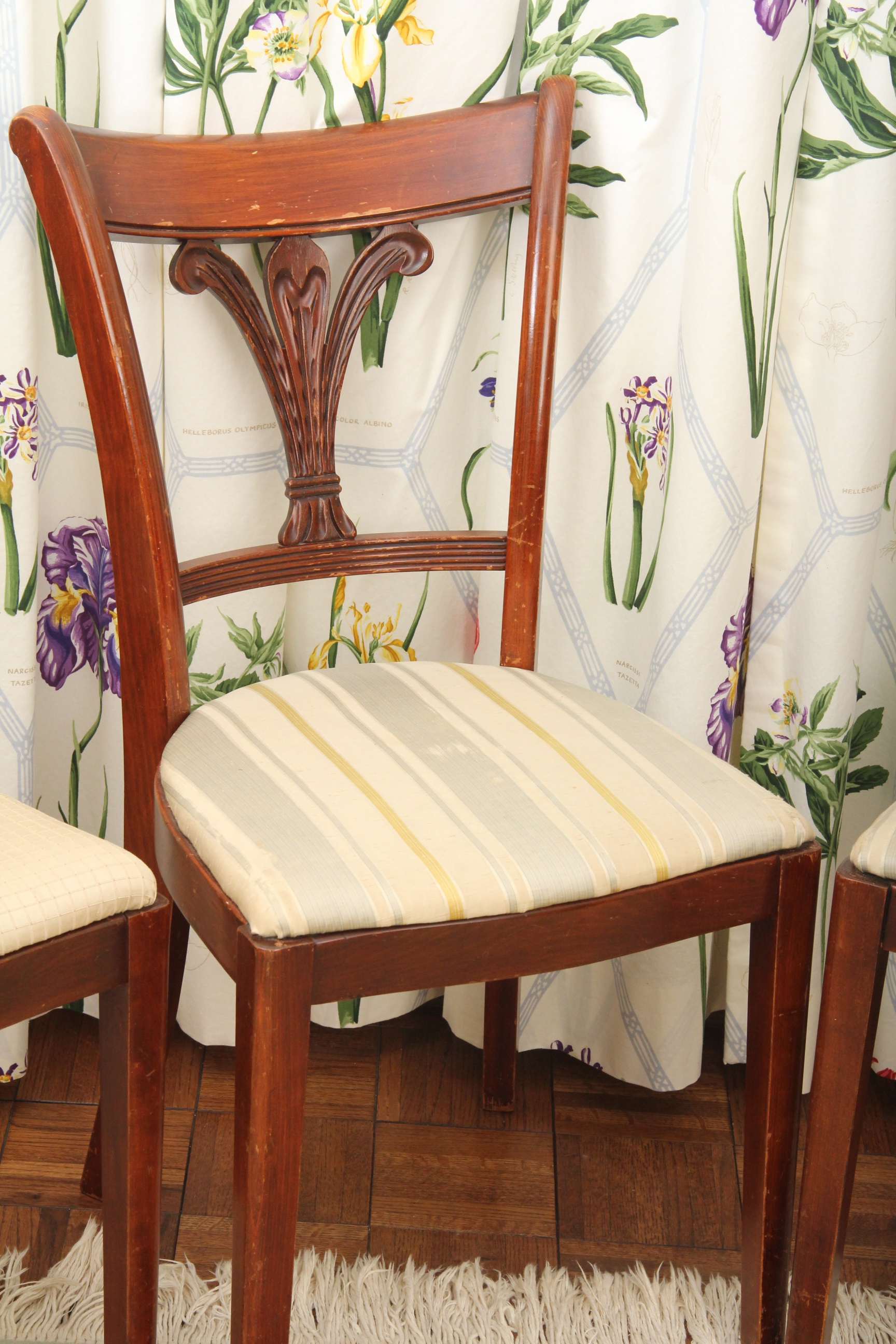 Duncan Phyfe Style Dining Room Table and Chairs | EBTH