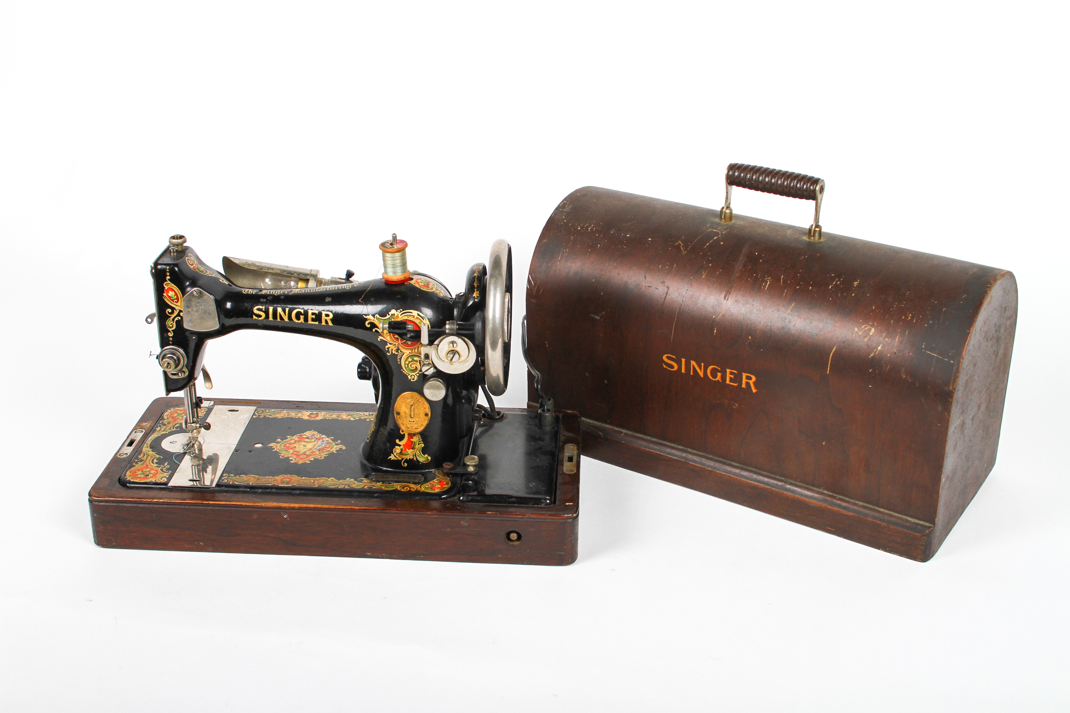 1911 Singer Sewing Machine in Wood Carrying Case EBTH