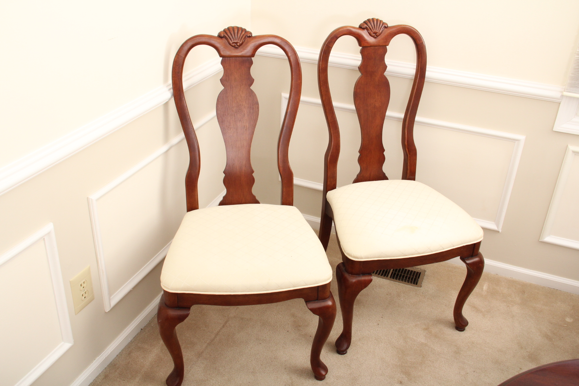 Elegant Bernhardt Dining Room Table and Chairs EBTH