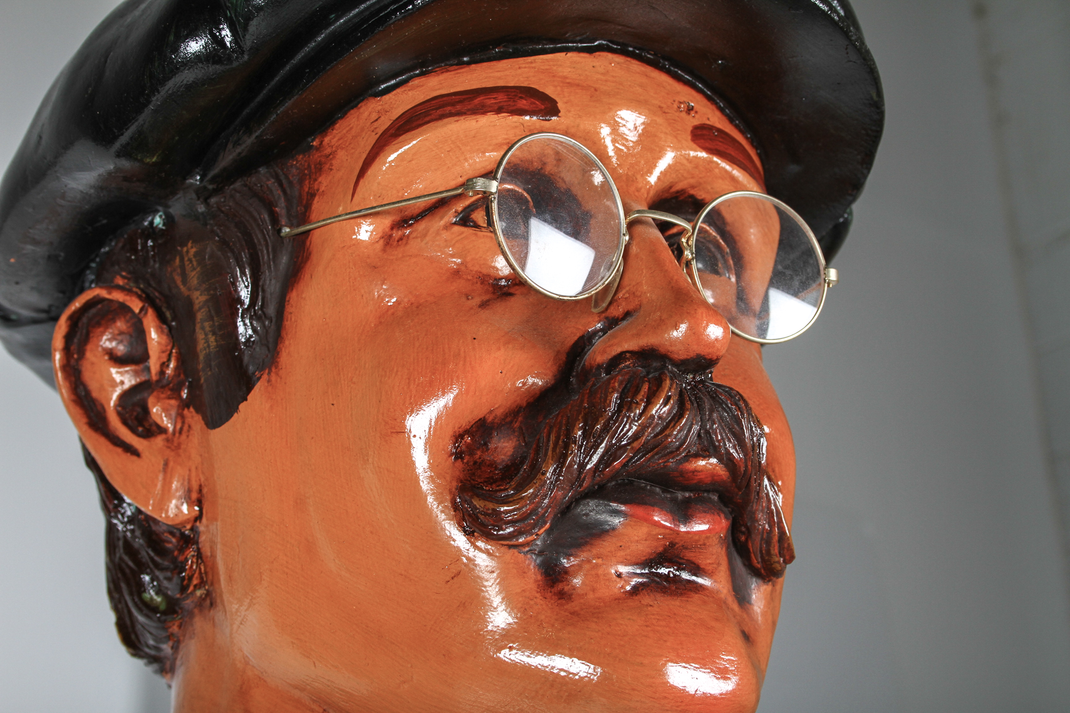 LifeSize Plaster Golfer Statue EBTH