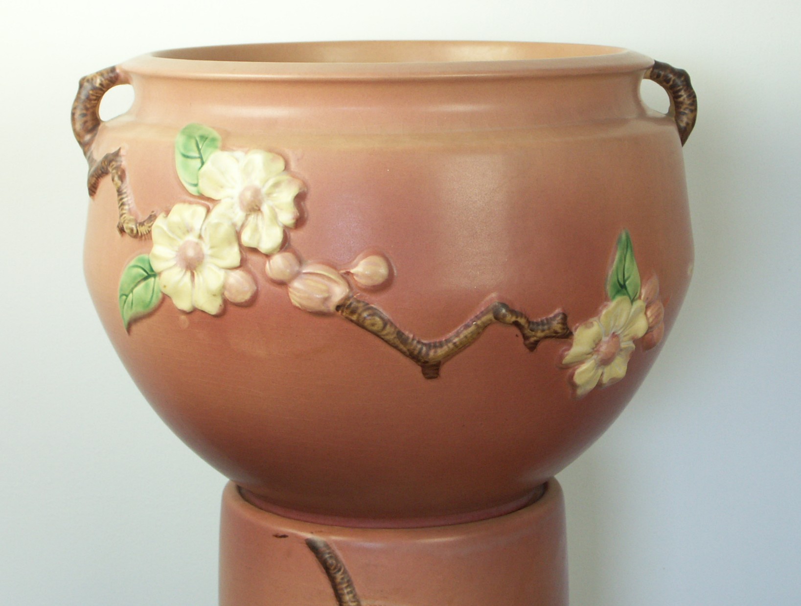 Roseville Pottery Pink "Apple Blossom" Pedestal and Jardiniere | EBTH