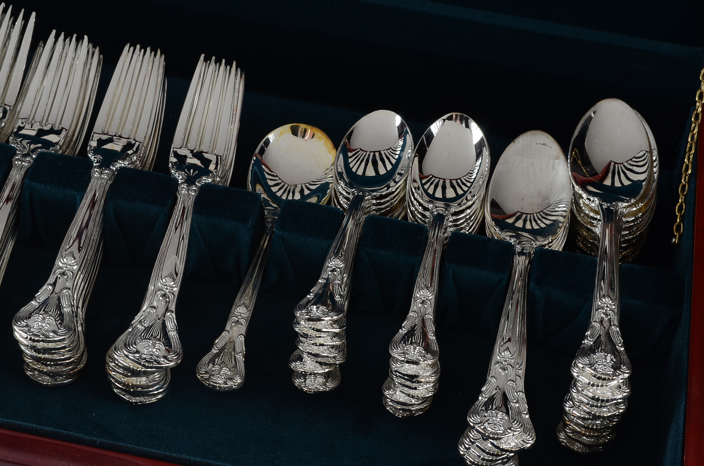 Godinger "Grand Master" Silver Plate Flatware Set EBTH