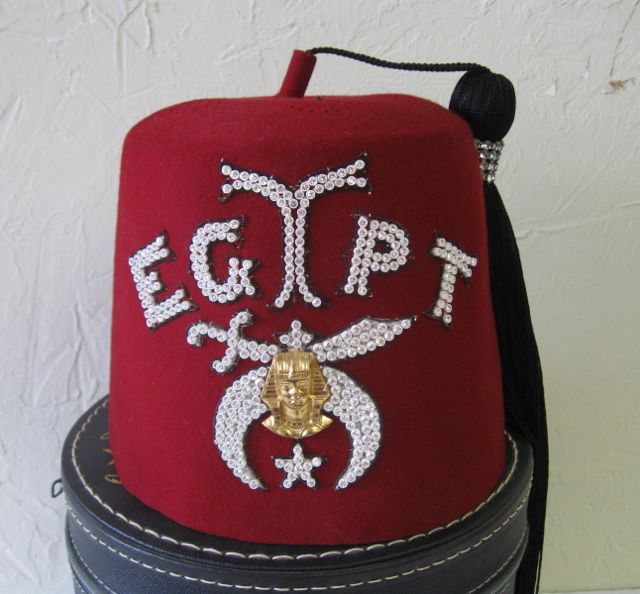 Vintage Shriner Fez in Black Case EBTH