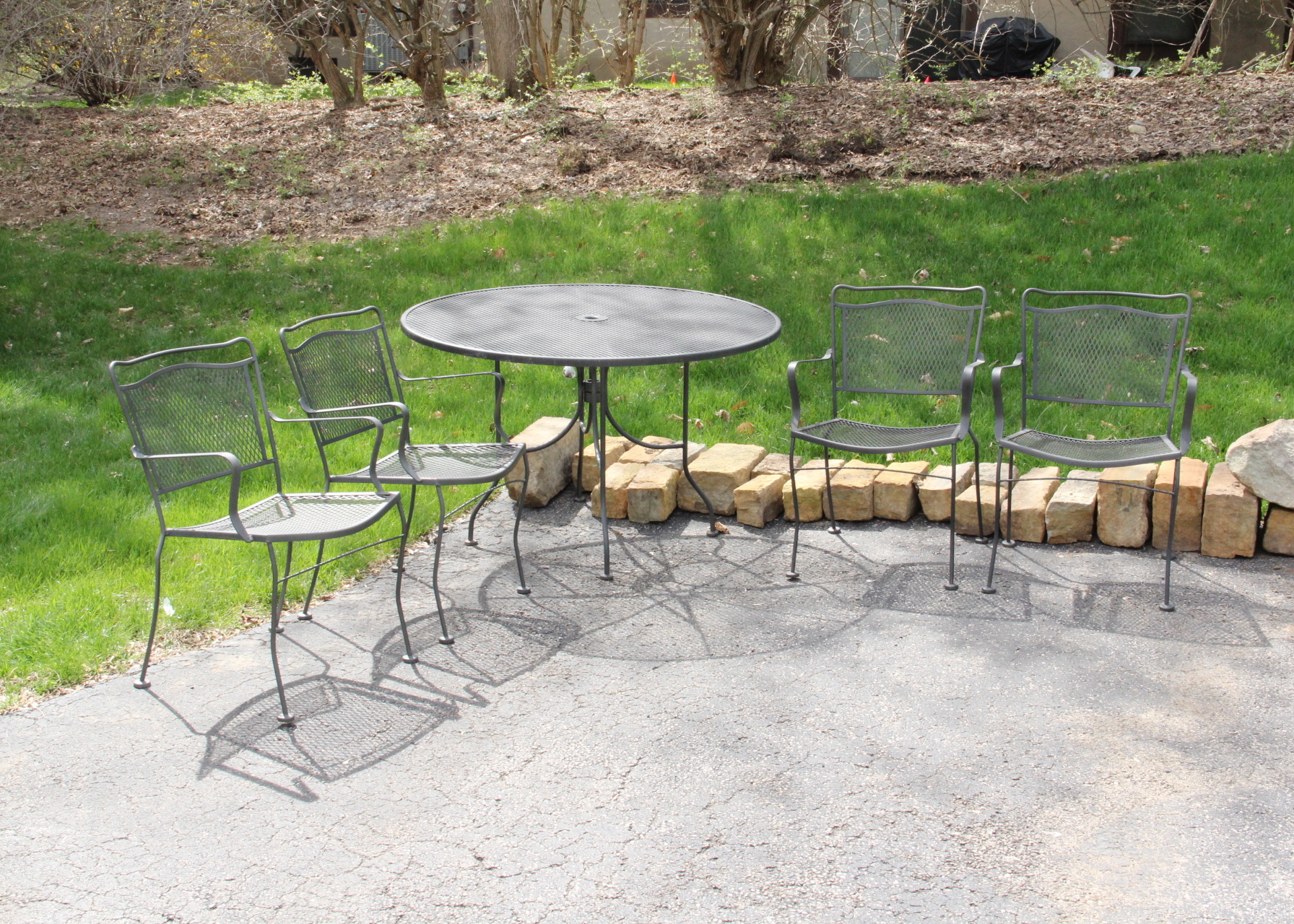 Eddie Bauer Mesh Patio Table and Four Chairs EBTH