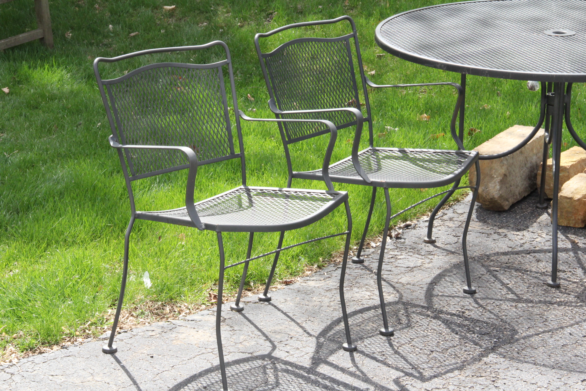 Eddie Bauer Mesh Patio Table and Four Chairs EBTH