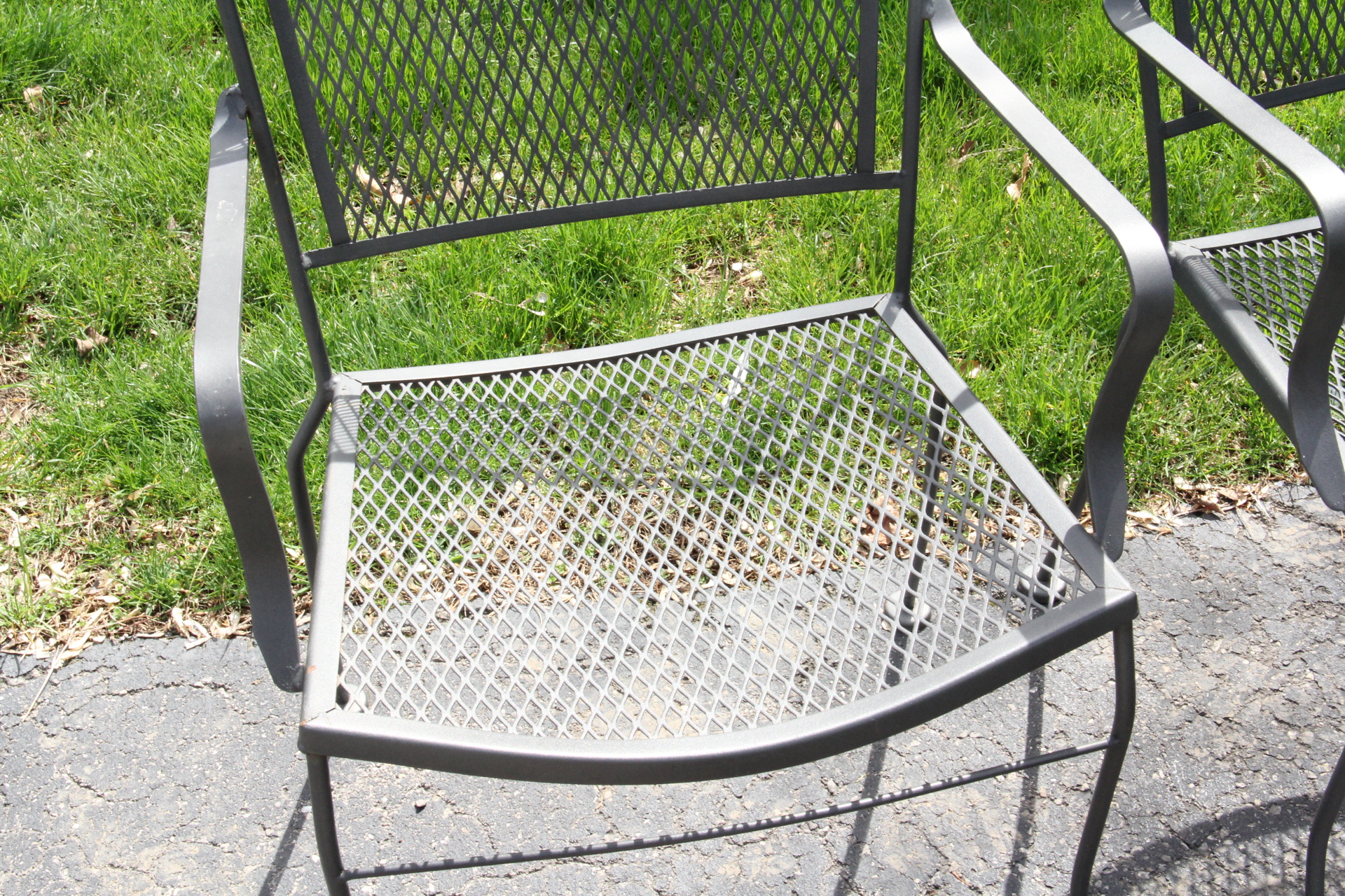 Eddie Bauer Mesh Patio Table and Four Chairs EBTH