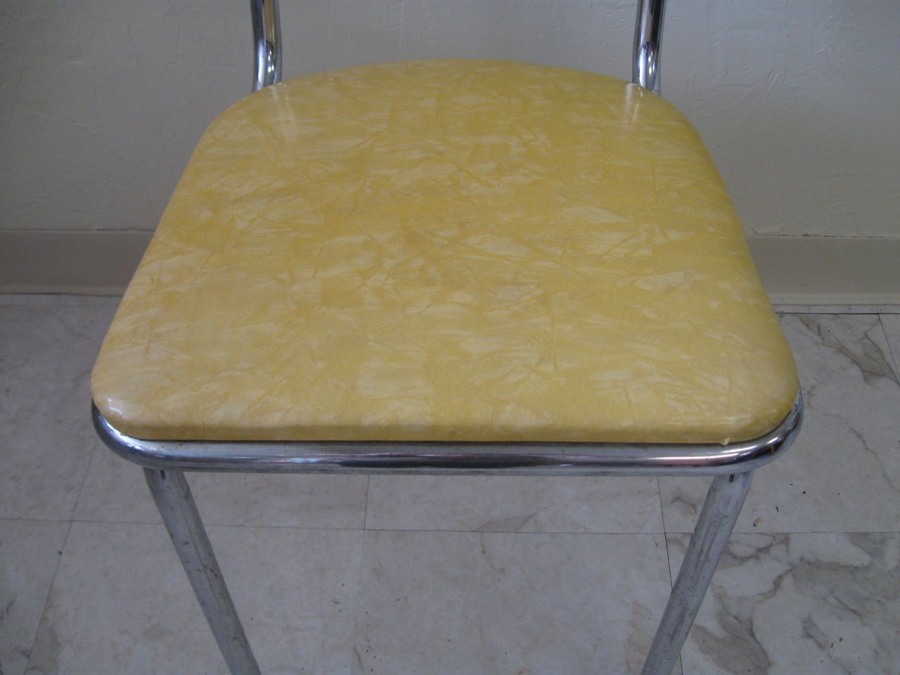 Mid Century Yellow Vinyl Kitchen Chair EBTH   IMG 3595 