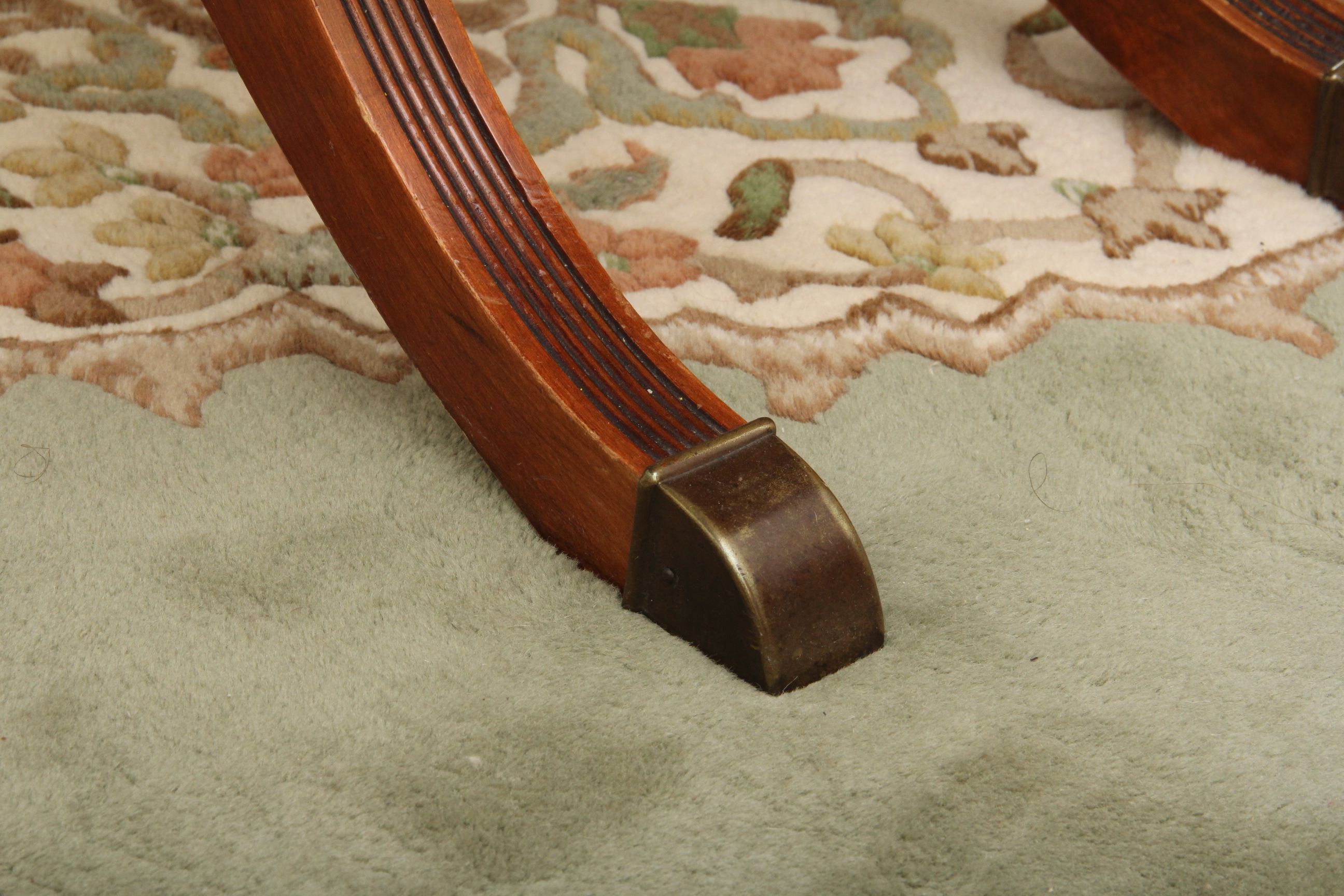 Duncan Phyfe Style Dining Room Table and Chairs | EBTH