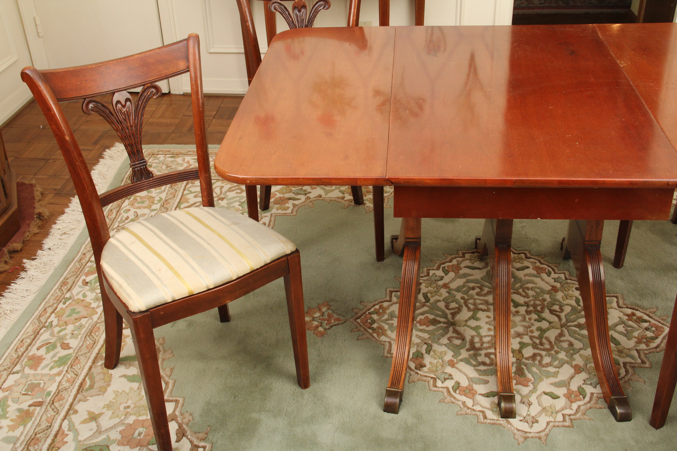 Duncan Phyfe Style Dining Room Table and Chairs EBTH