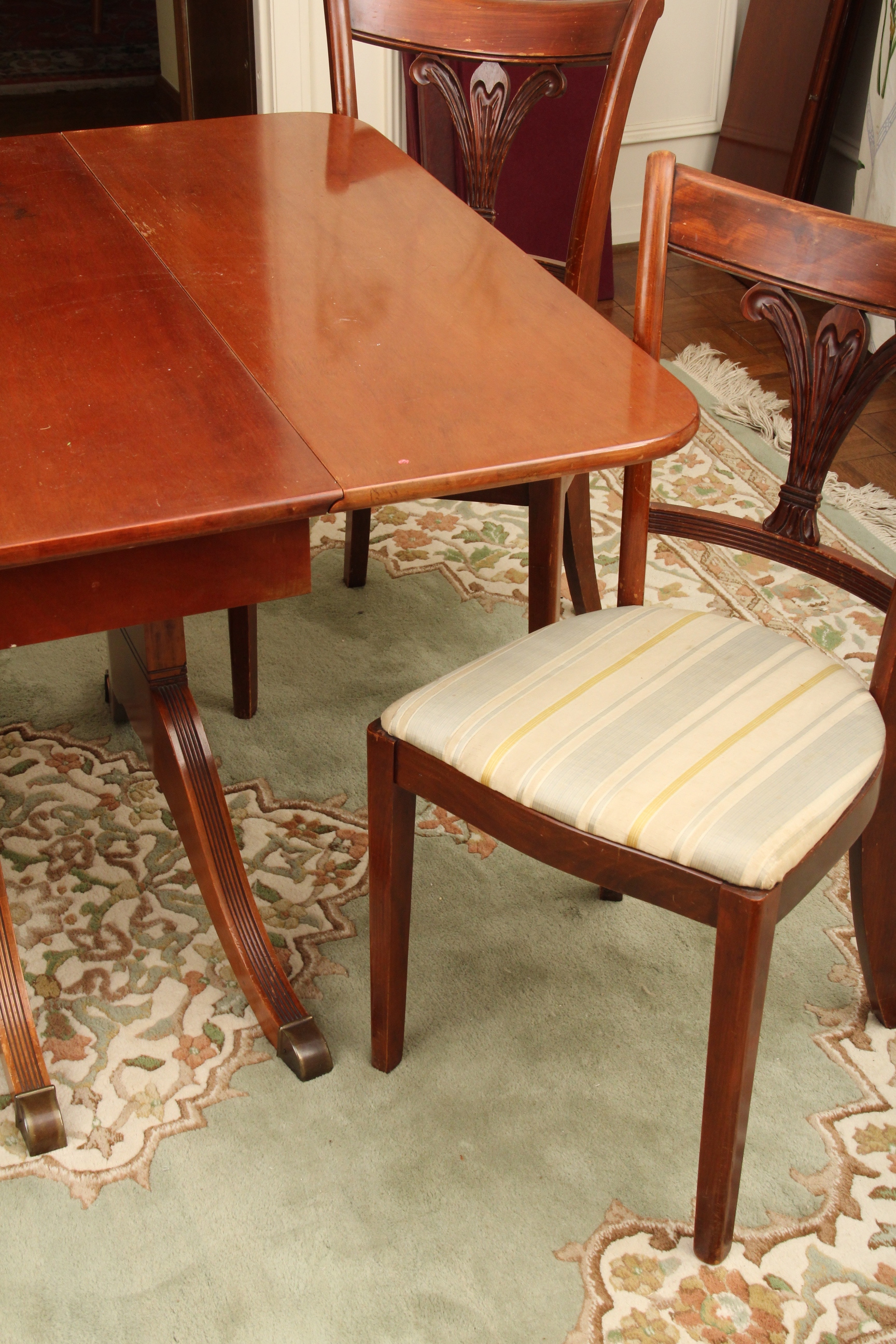 Duncan Phyfe Style Dining Room Table and Chairs EBTH