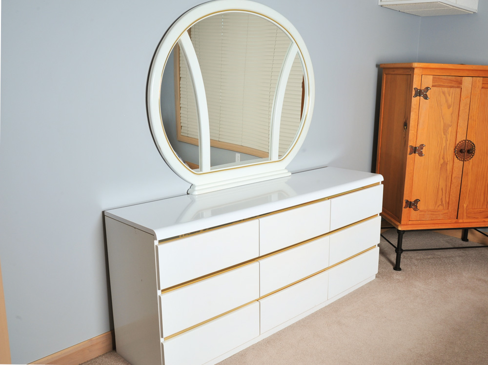 Dresser by Lea The Bedroom People EBTH