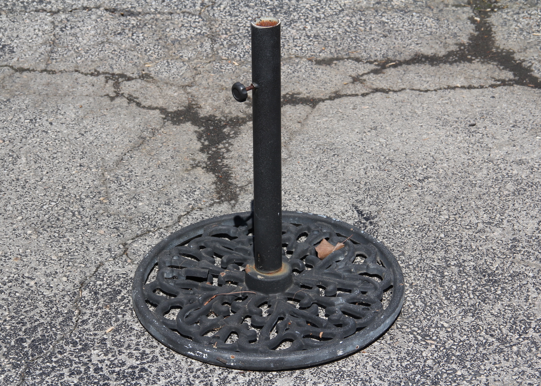 Black Metal Outdoor Umbrella Stand EBTH