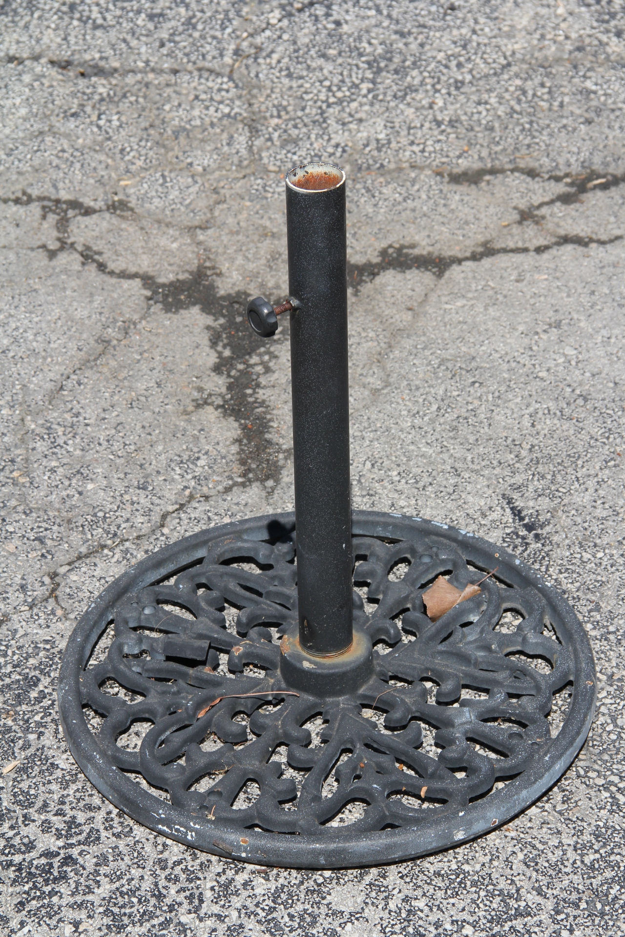 Black Metal Outdoor Umbrella Stand EBTH