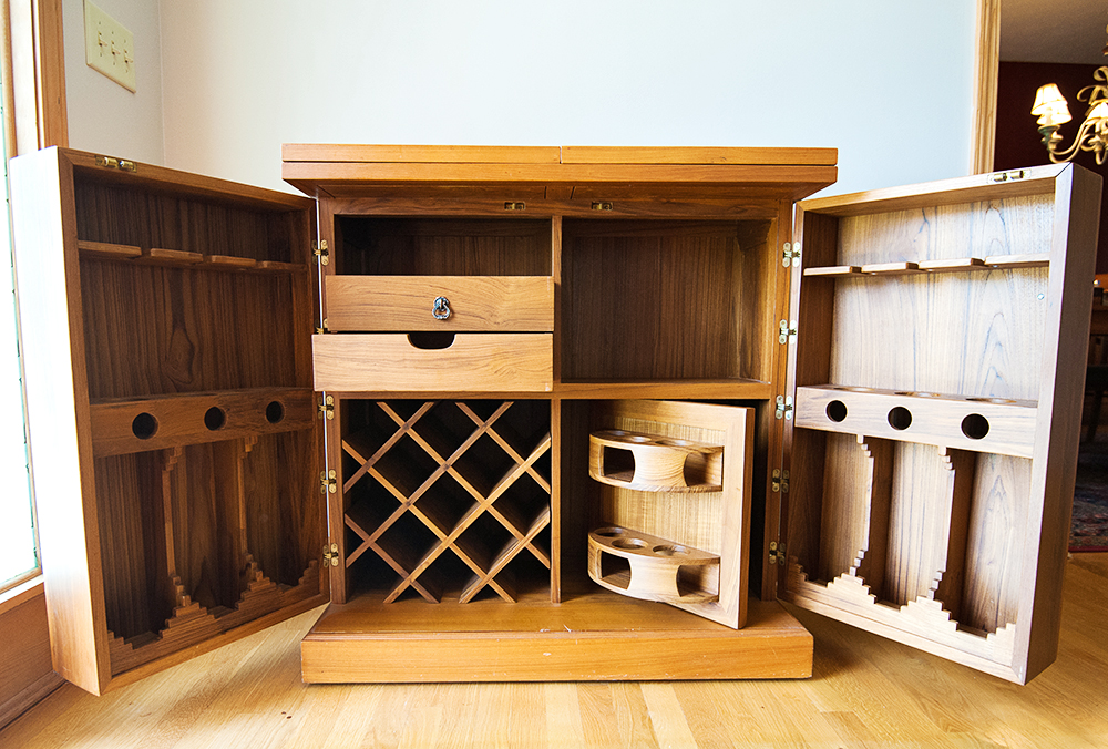 Vintage HandCarved Teak Rolling Bar EBTH