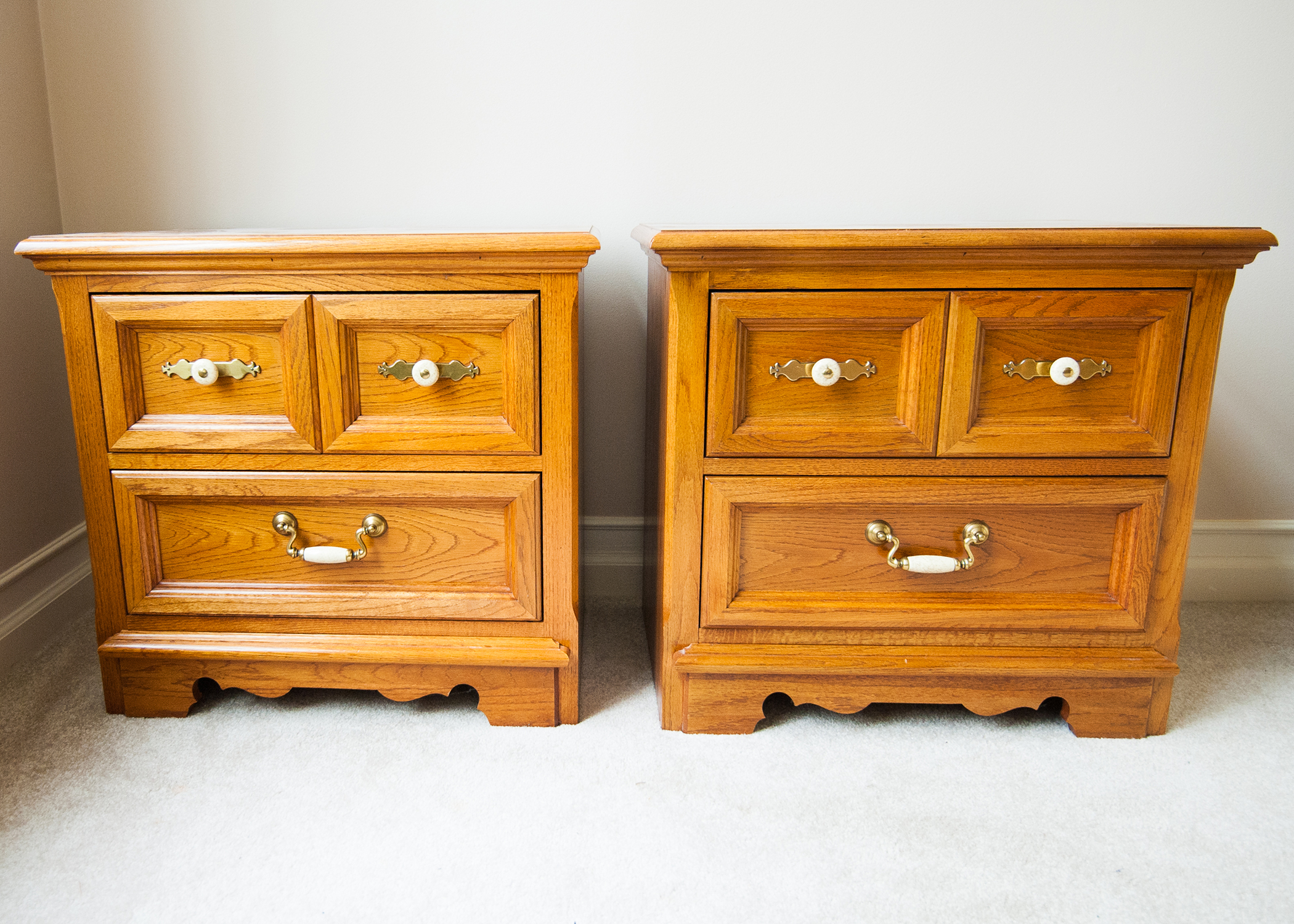 Pair of Thomasville Two Drawer Oak Nightstands EBTH