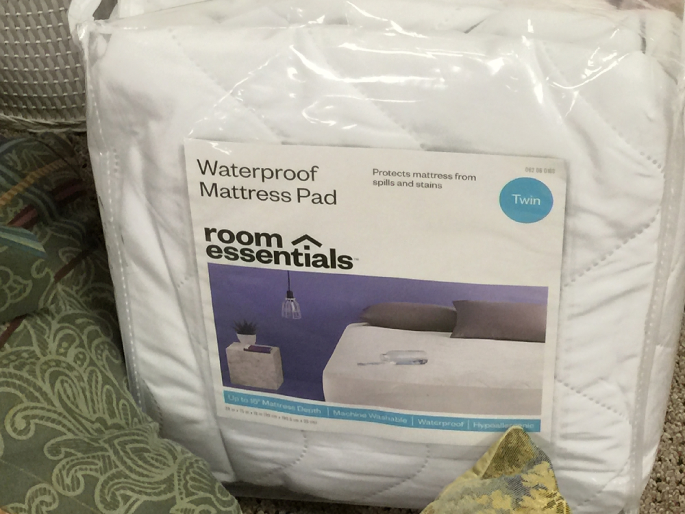 Croscill Queen Size Bedding and More EBTH