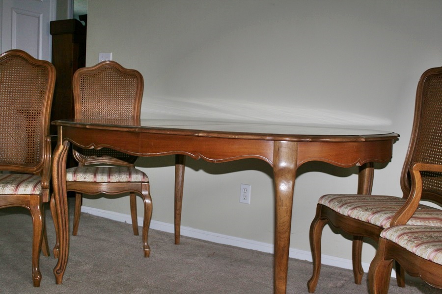 Thomasville Dining Table with Six Chairs EBTH