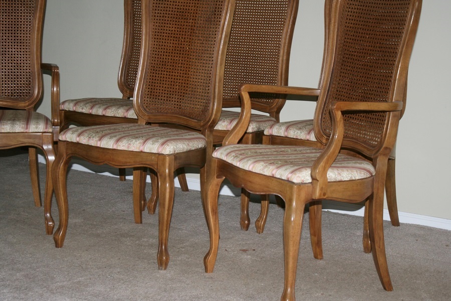Thomasville Dining Table with Six Chairs EBTH