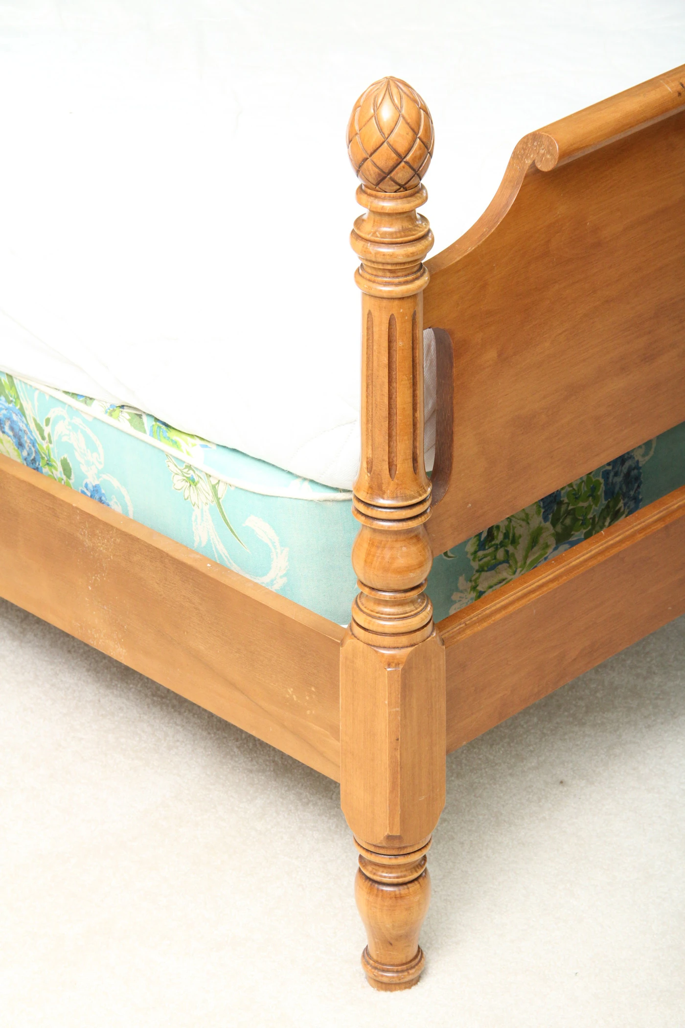 Vintage Maple Twin Bed | EBTH solid maple twin bed frame