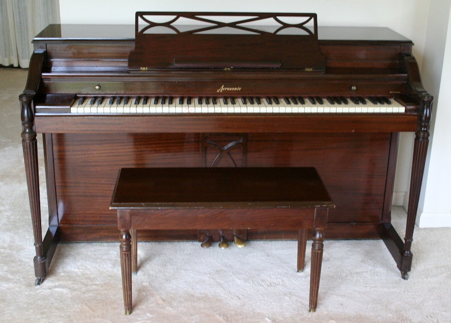 Upright Piano Vintage 55