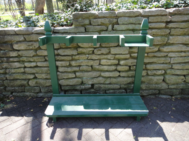 Wooden Stand for Golf Clubs EBTH