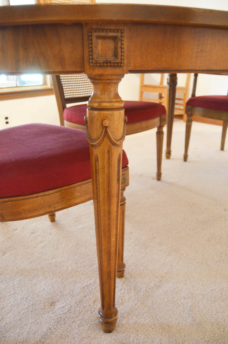 1965 Thomasville Dining Table and Chairs EBTH
