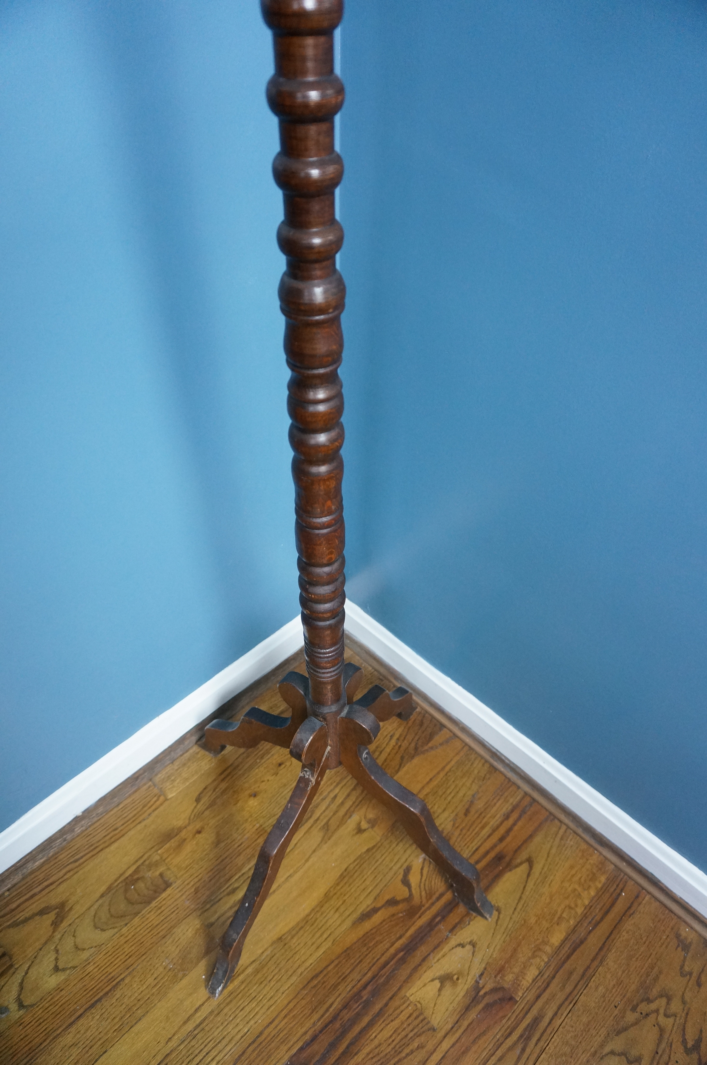 Vintage Turned Coat Tree EBTH