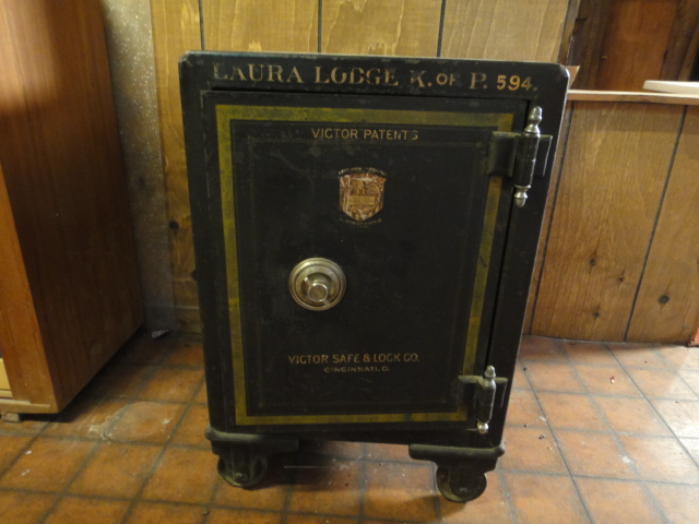 Victor Safe & Lock Company Small Floor Safe EBTH