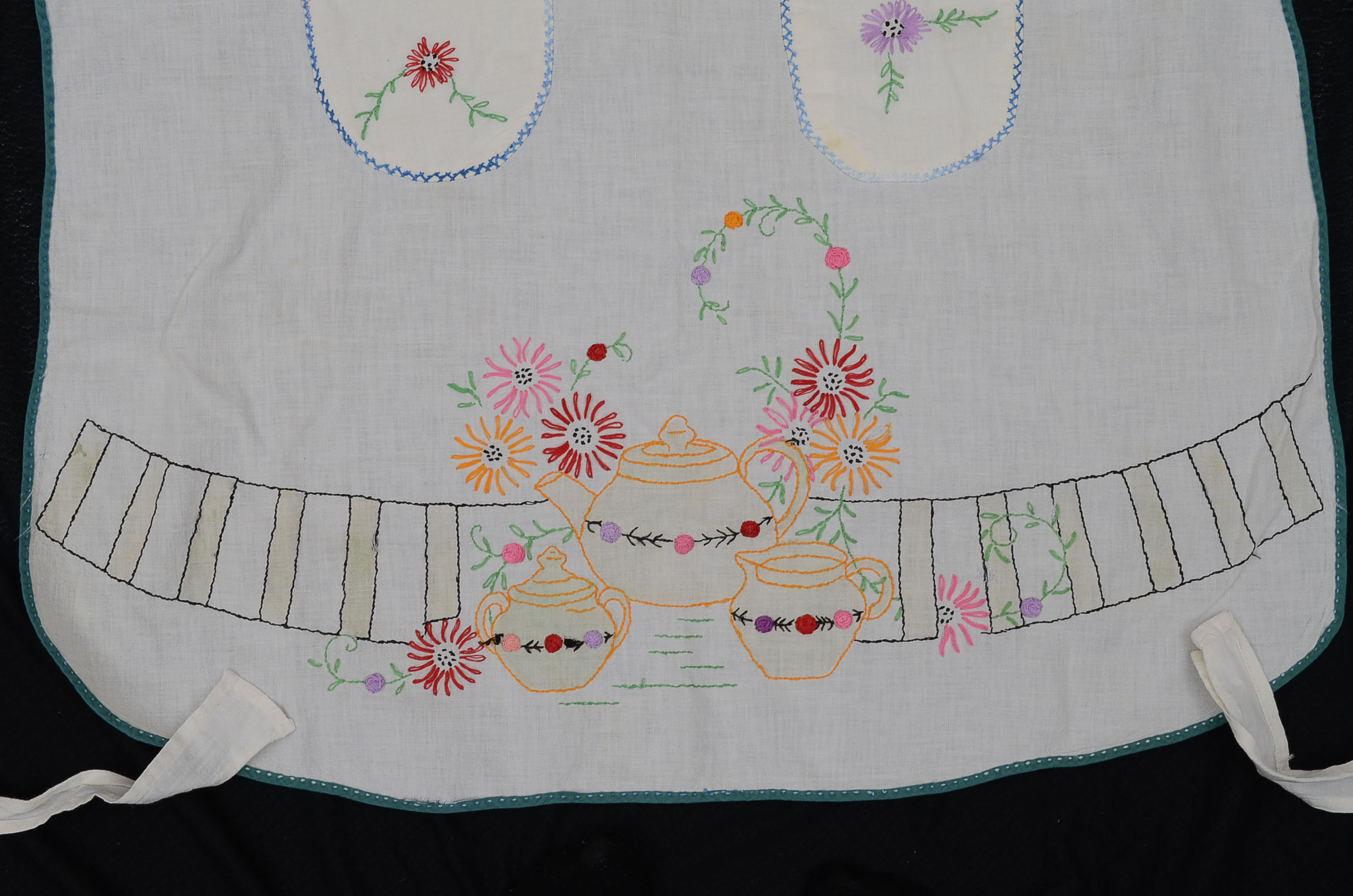 Vintage Cooking Aprons EBTH