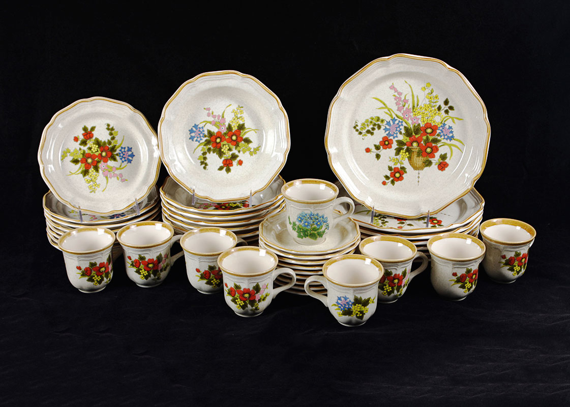 Mikasa Garden Club In A Basket Of Wildflowers Pattern Ebth