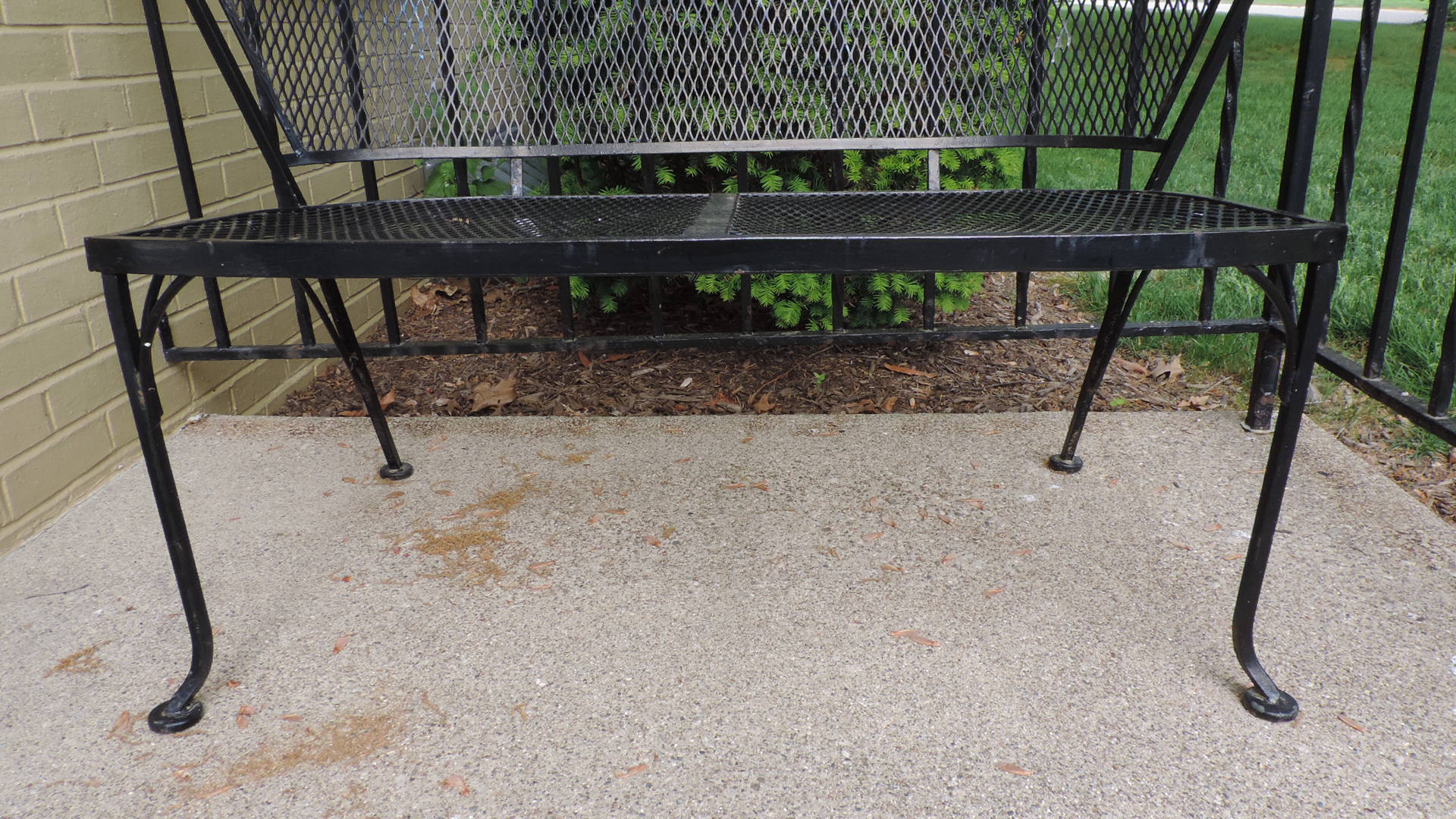 Black Metal Outdoor Settee EBTH