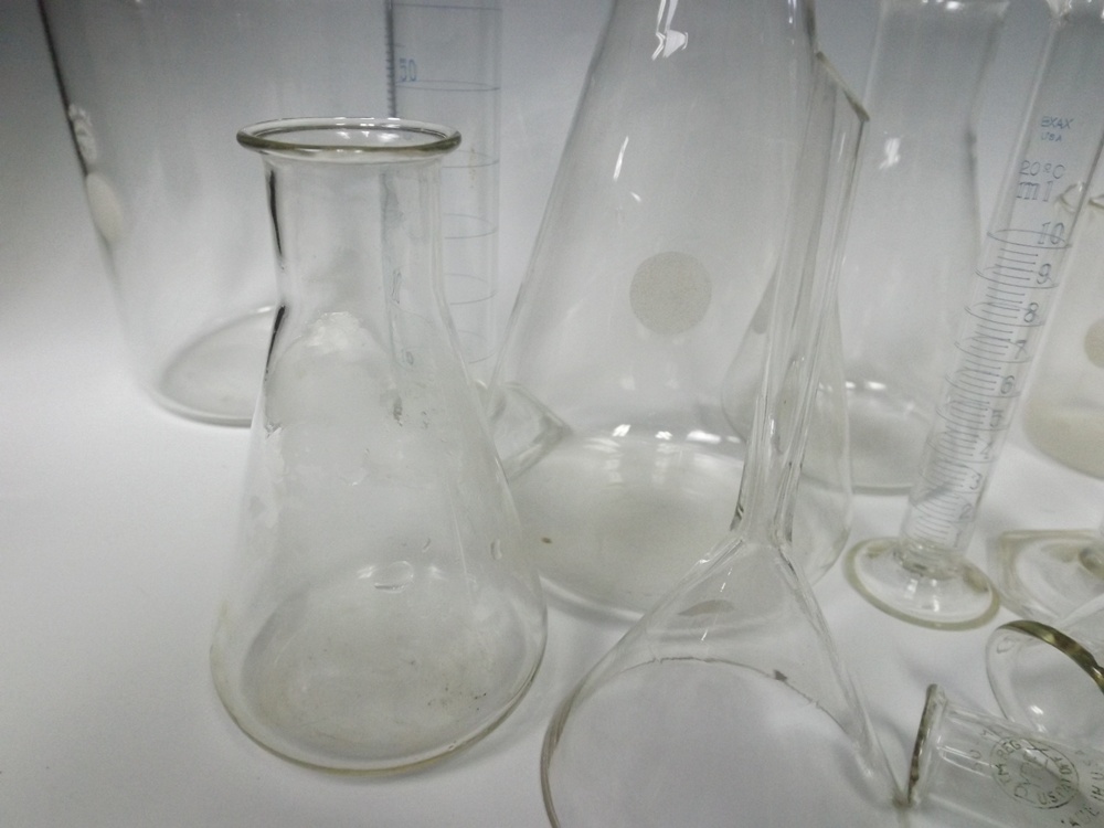 Pyrex Labware | EBTH