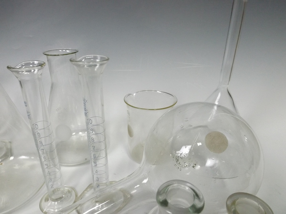 Pyrex Labware | EBTH