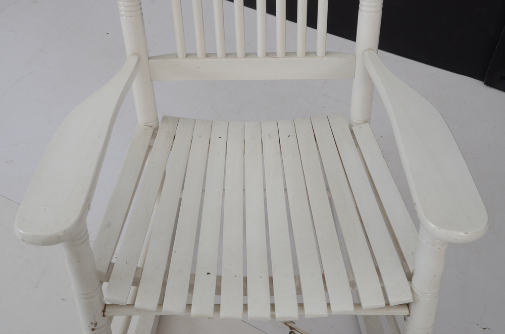 Cracker Barrel White Wooden Rocking Chair EBTH