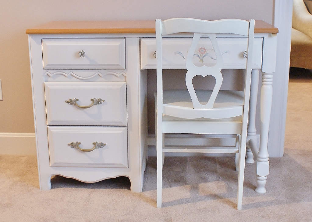 Broyhill Writing Desk And Chair Ebth